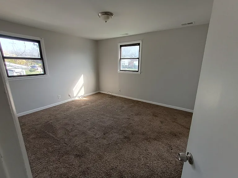 644 Rowan Dr — Photo 12
