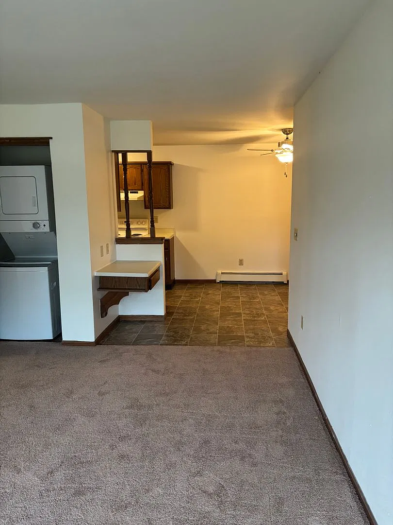 The Colonial Court Apartments in West Bend — Photo 2