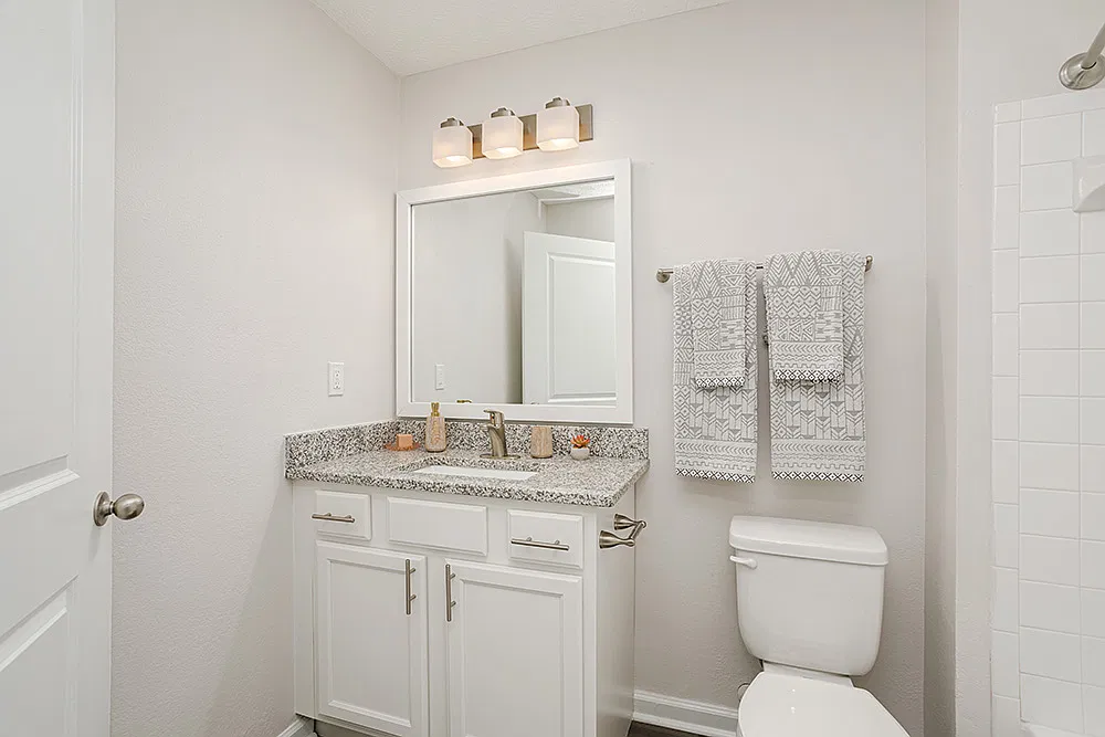 14307 Collingwood Ln — Photo 3