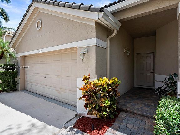 5th image of 1312 Chenille Cir