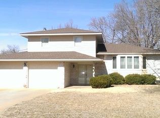 906 E 32nd Ave, Hutchinson, KS 67502