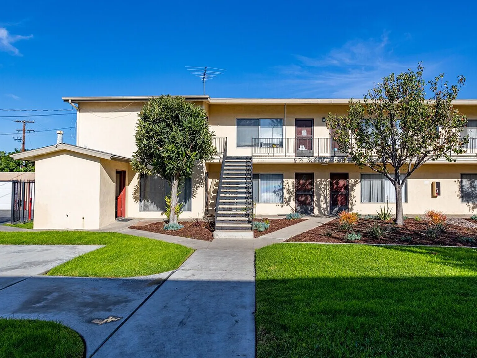 1 bed, 649 sqft, $2,050 — Photo 2