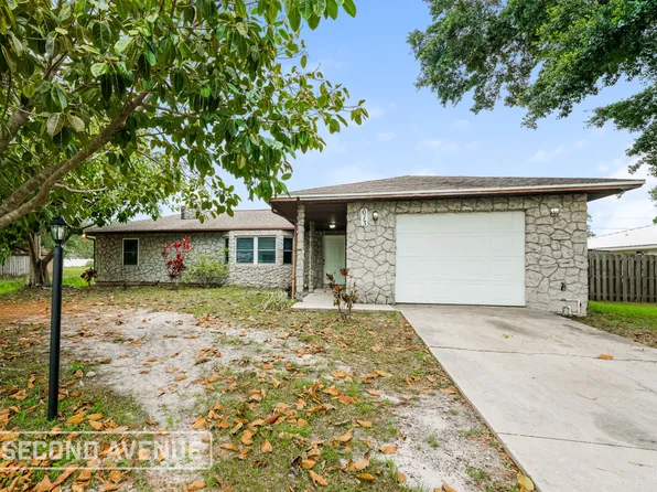 613 Hamm St NW, Palm Bay, FL 32907