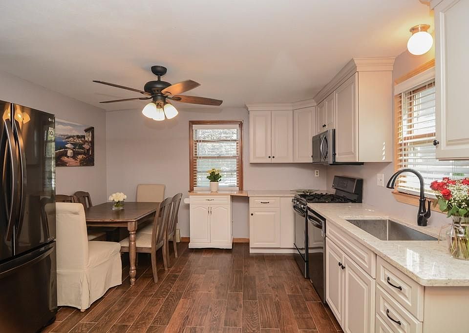 1st image of 18 Chelmsford St #18