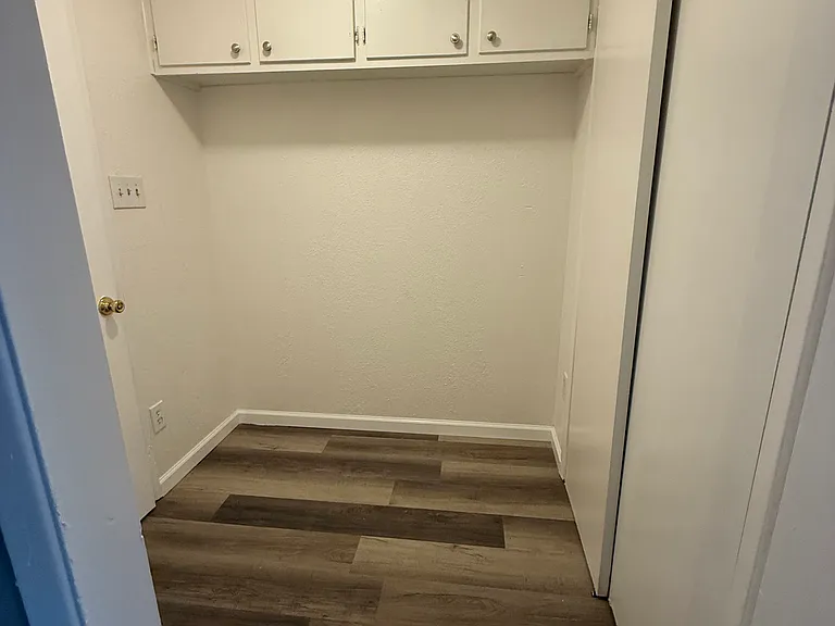 2028 Glenda Ave — Photo 8