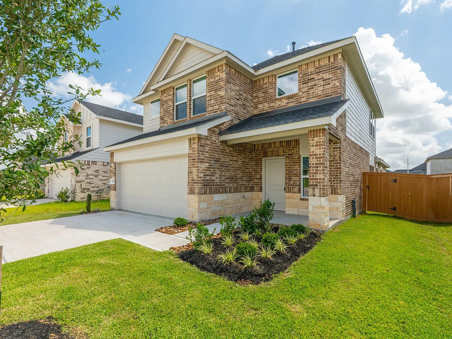 4 bed, 2.5 bath, 2331 sqft, $2,800 — Photo 3