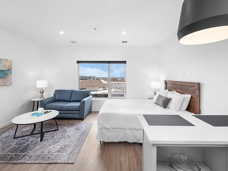 1. Franklin S.2 - Main Living Space 1. Franklin S.2 - Main Living Space