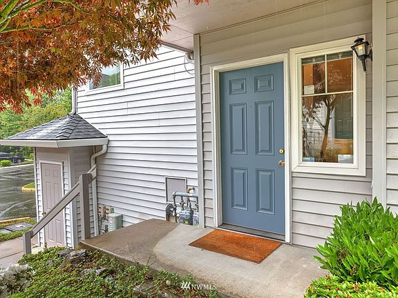 Walk up entry from exterior - also entrance directly from the two car garage into home'