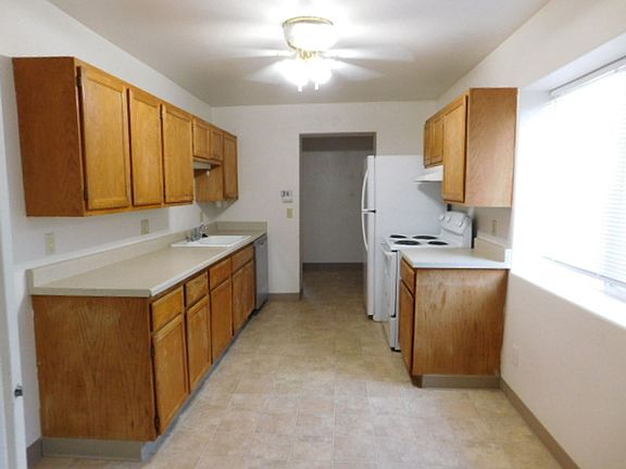 2nd image of 902 912 Park Ave NE #2911-2919