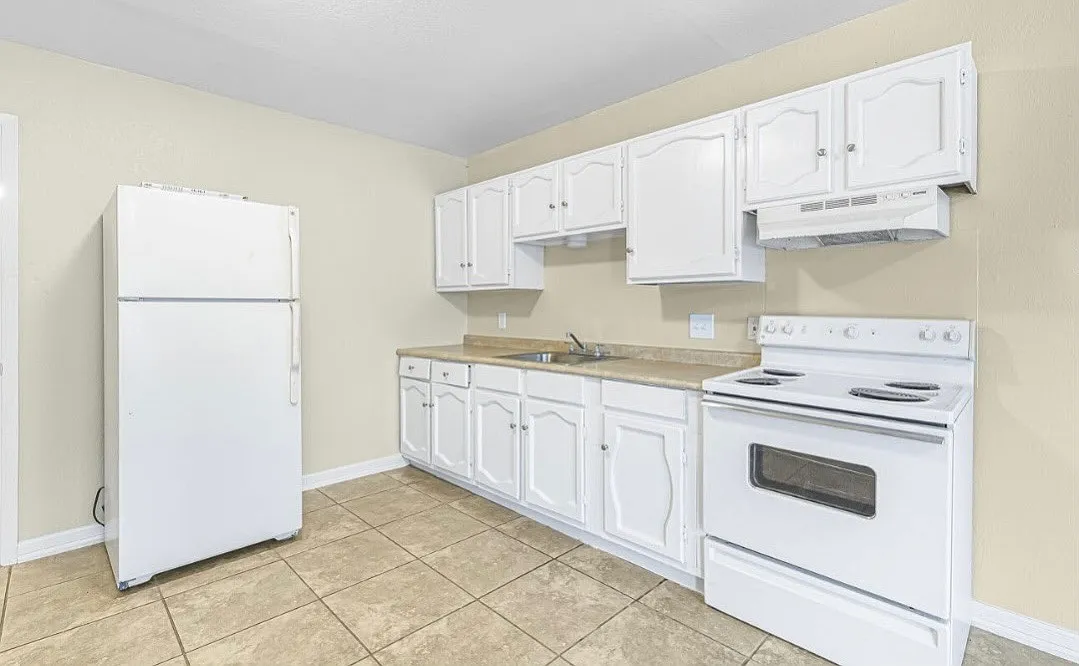 230 E Virginia St — Photo 3