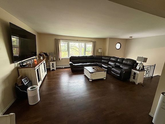 5th image of 815 Tulip Dr