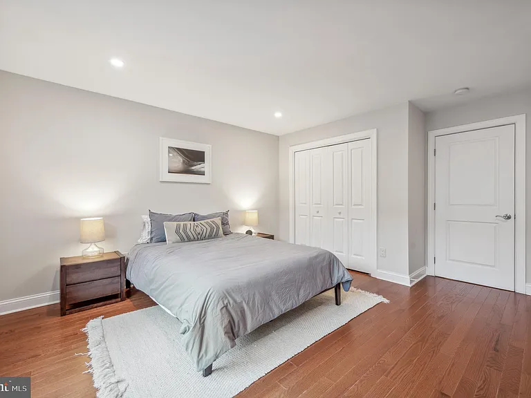 1802 Christian St — Photo 20