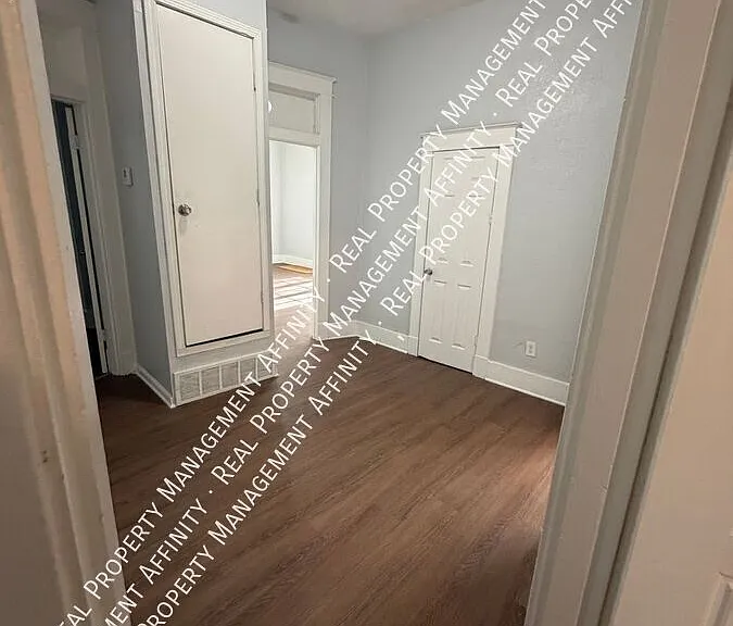 795 Roanoke Ave — Photo 4
