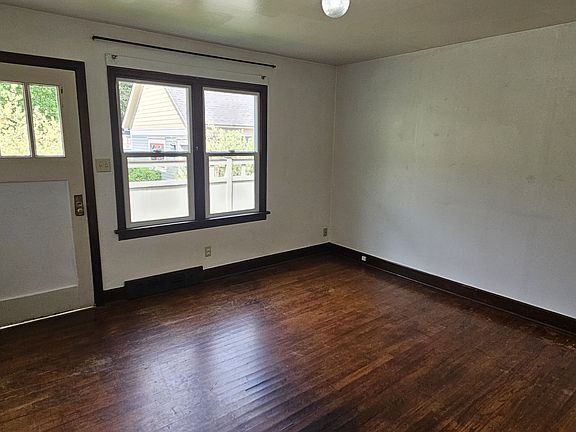 4th image of 526 Connell Ave #1/2