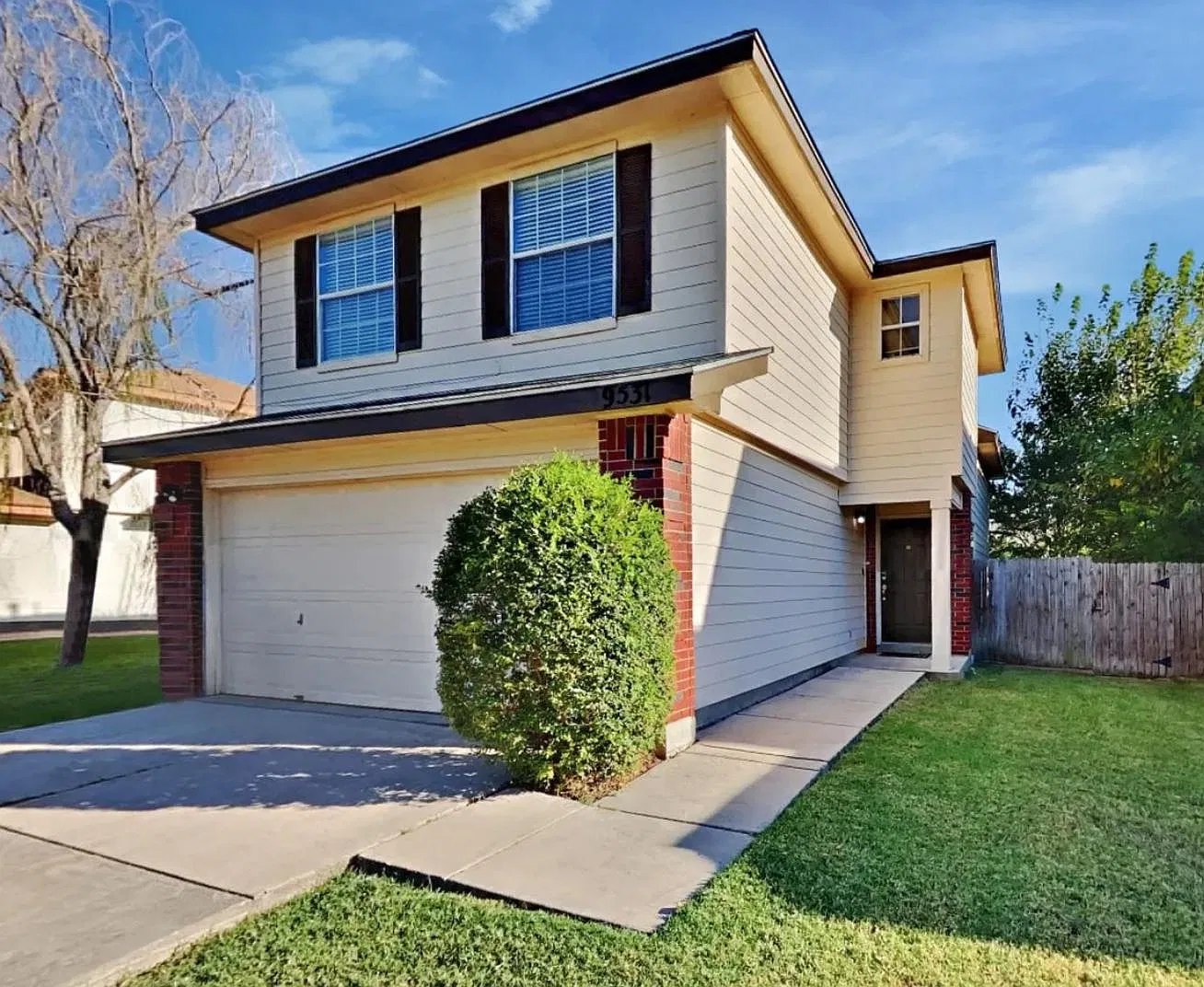 3 bed, 2.5 bath, 1365 sqft, $1,650 — Photo 1