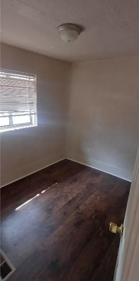 3 bed, 864 sqft, $1,200 — Photo 3