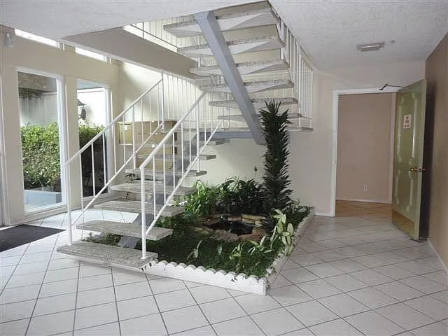 Chateau D'Oro Apartments — Photo 10