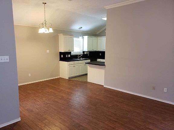 3rd image of 9705 Avenue W
