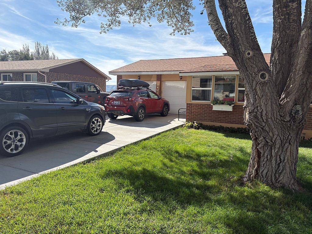 402 Sapphire St - Property Image