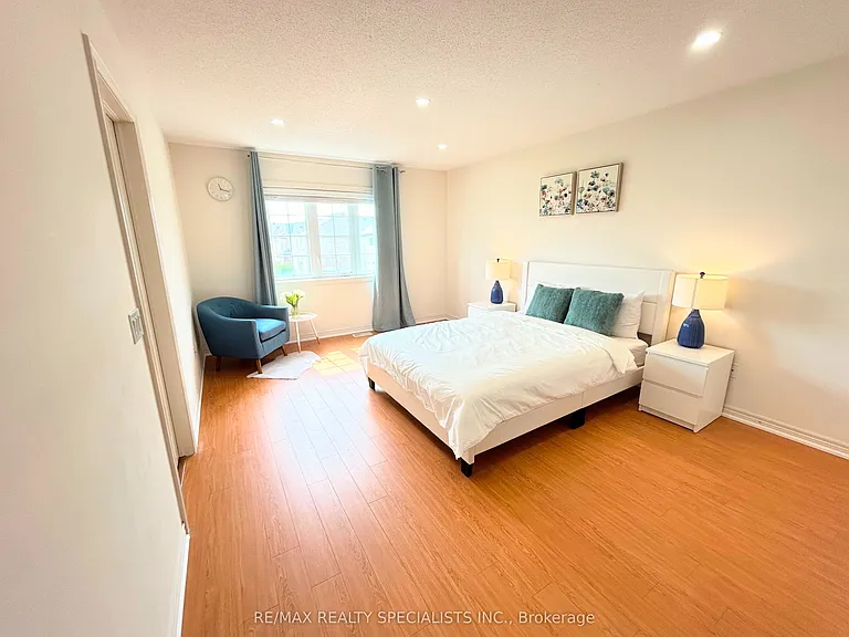 55 Dufay Rd — Photo 13