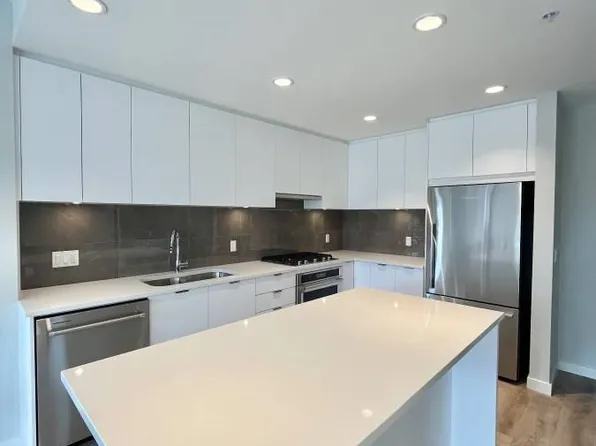 615 Cottonwood Ave, Coquitlam, BC V3J 2S5