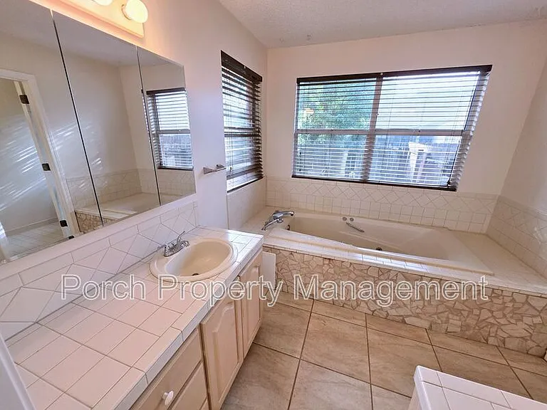 303 Shoreline Dr — Photo 22