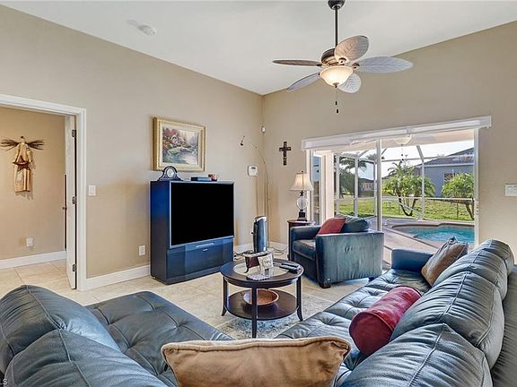 3rd image of 902 NW 36th Pl