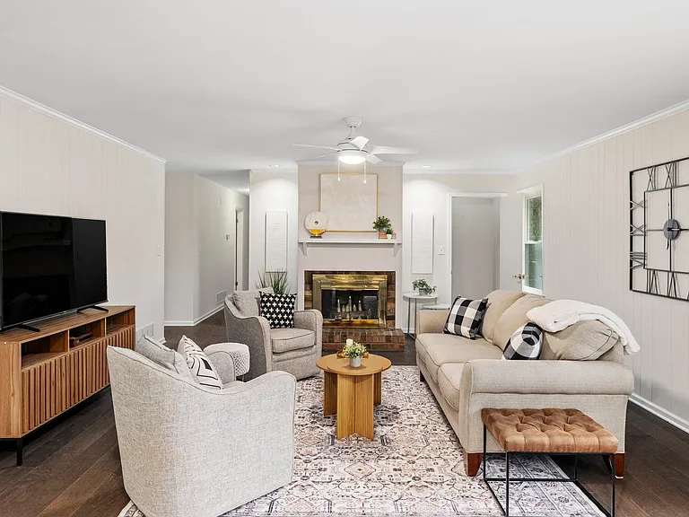 Garden Lane Dr — Photo 1
