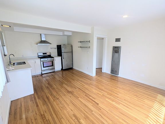 2nd image of 1816 N Mariposa Ave APT 8
