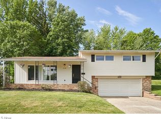 2122 Springfield Center Rd, Akron, OH 44312