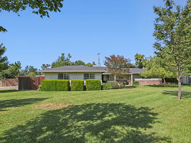 3201 Bonita Dr — Photo 1