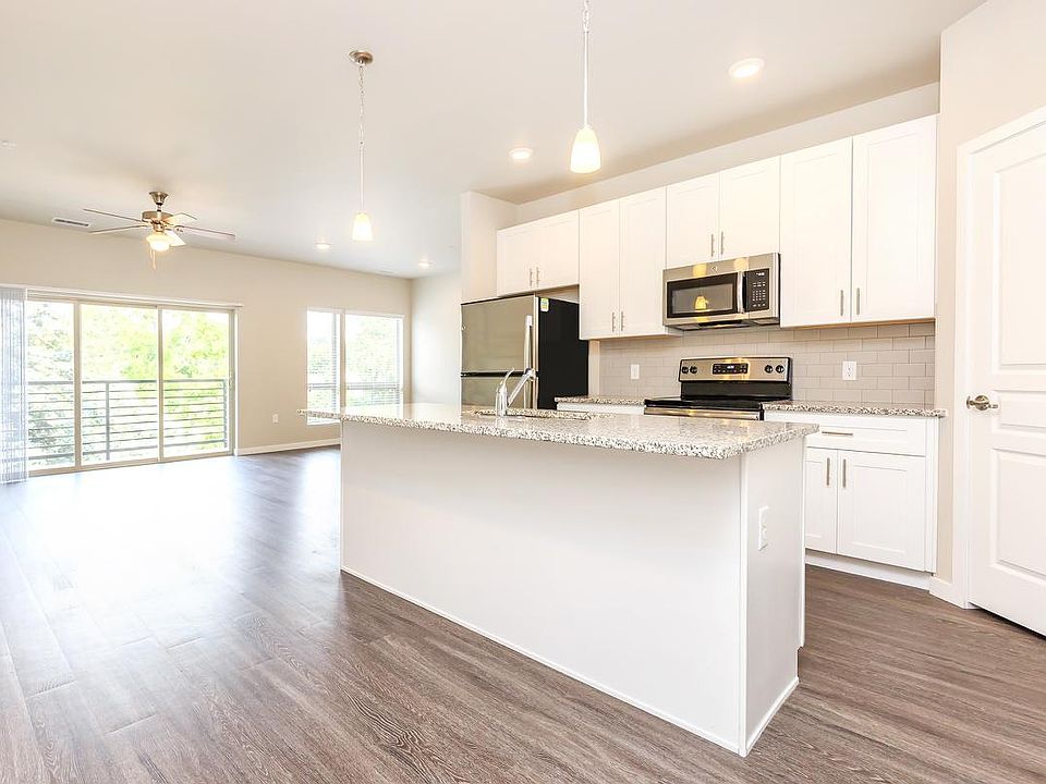 FULLY-EQUIPPED KITCHEN