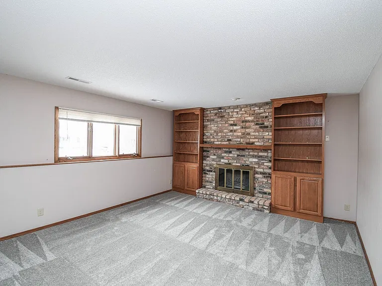 2213 S Wellington Ave — Photo 28