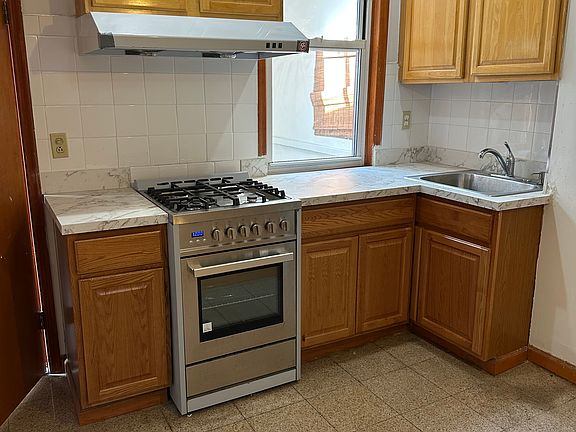 2nd image of 212 Bedford Ave #2