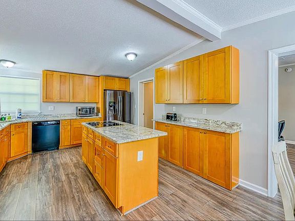 5th image of 461 Lakewood Dr