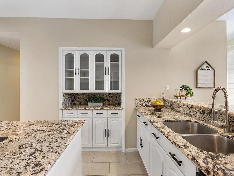 11423 Wickersham Ln — Photo 17