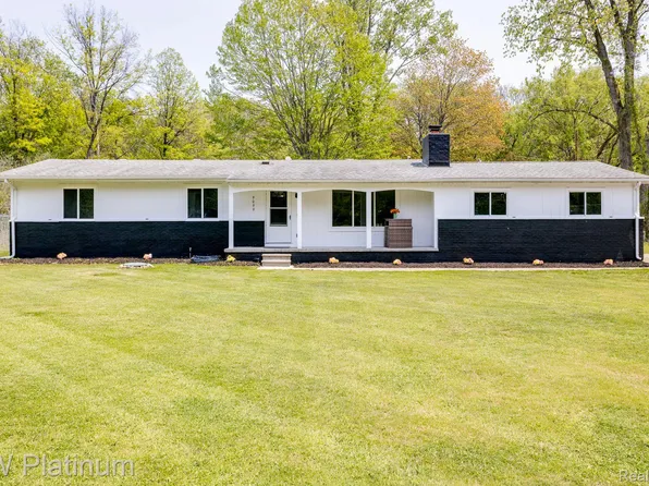 9099 Phelps Rd, Algonac, MI 48001