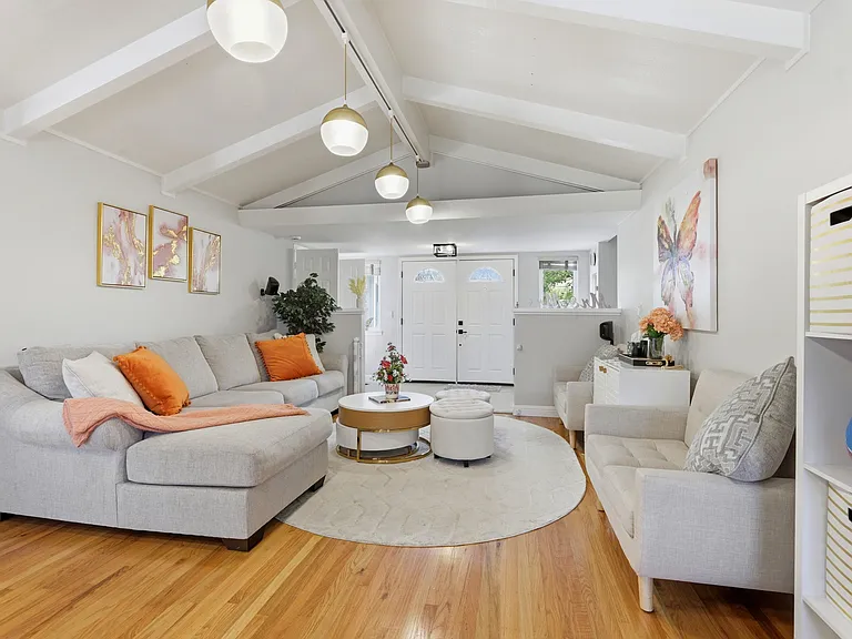 9425 Alcosta Blvd — Photo 3
