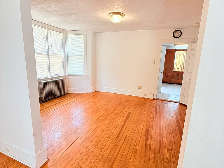 216 N Main St — Photo 4