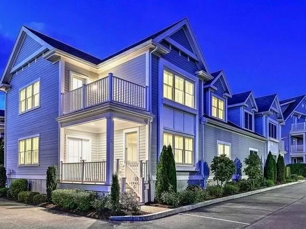 20 Kettle Point Ave, East Providence, RI 02914