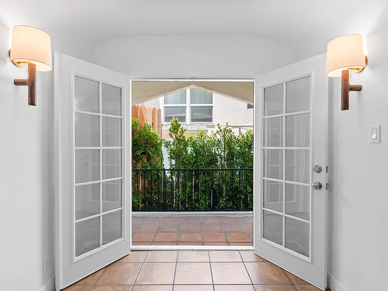1020 Carol Dr — Photo 17
