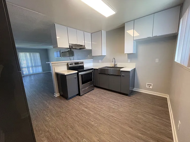 Villa Del Sol Apartments — Photo 160
