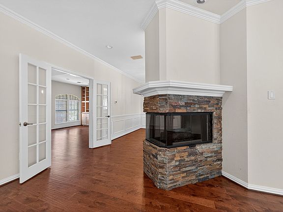 2nd image of 5735 Richmond Ave #J