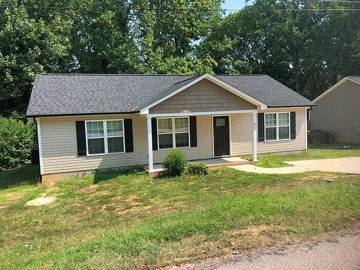 3 bed, 2.0 bath, 1144 sqft, $1,595 — Photo 1