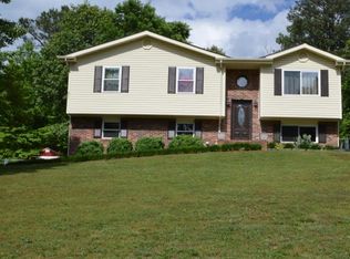 662 Ridgewood Dr, Chickamauga, GA 30707