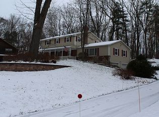 21 Maple Rdg, Ballston Lake, NY 12019