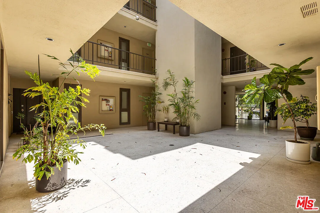 2 bed, 2.0 bath, 1111 sqft, $3,750 — Photo 3