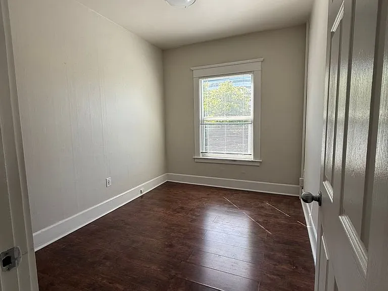 Great Location with Full Washer and Dryer in Unit and Full Kitchen! — Photo 24