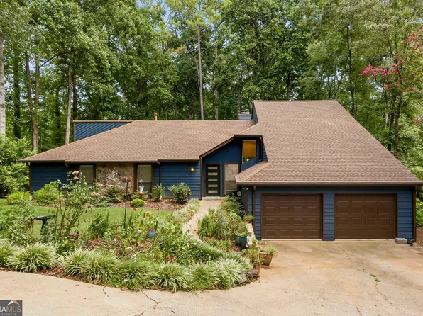 1115 Lake Dr, Roswell, GA 30075