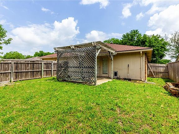 2nd image of 2525 Neal Dr